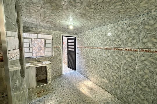 Cozinha  de casa para alugar com 1 quarto, 60m² em Vila Paranagua, São Paulo