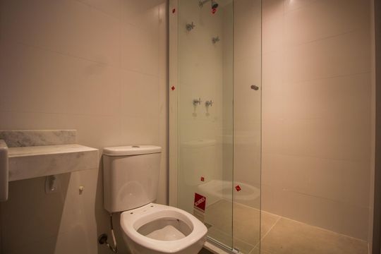Banheiro  de apartamento para alugar com 1 quarto, 40m² em Boa Vista, Porto Alegre