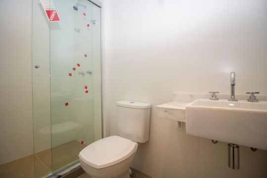 Banheiro  de apartamento para alugar com 1 quarto, 40m² em Boa Vista, Porto Alegre