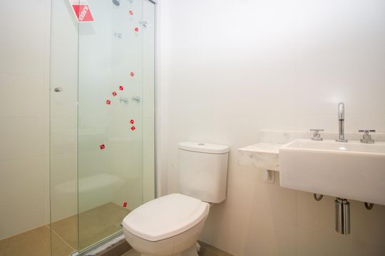 Banheiro  de apartamento para alugar com 1 quarto, 40m² em Boa Vista, Porto Alegre