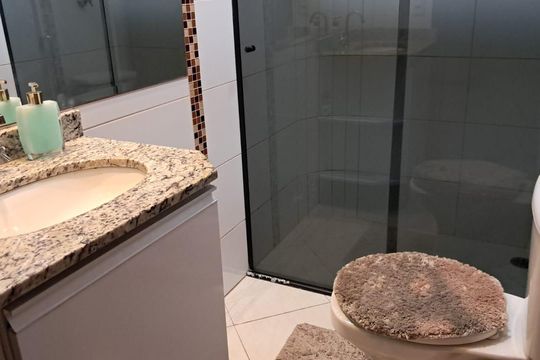 Banheiro de apartamento à venda com 3 quartos, 75m² em Vila Valparaíso, Santo André