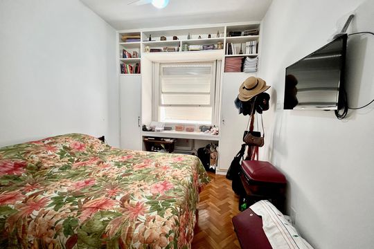 Quarto 1 de apartamento à venda com 3 quartos, 117m² em Leblon, Rio de Janeiro