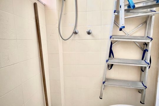 Banheiro de serviço de apartamento à venda com 3 quartos, 117m² em Leblon, Rio de Janeiro