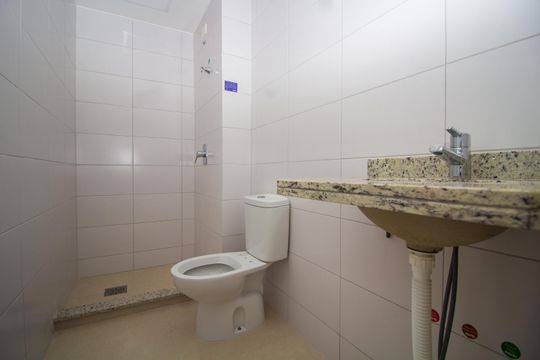 Banheiro 2 de apartamento para alugar com 3 quartos, 74m² em Cidade Baixa, Porto Alegre