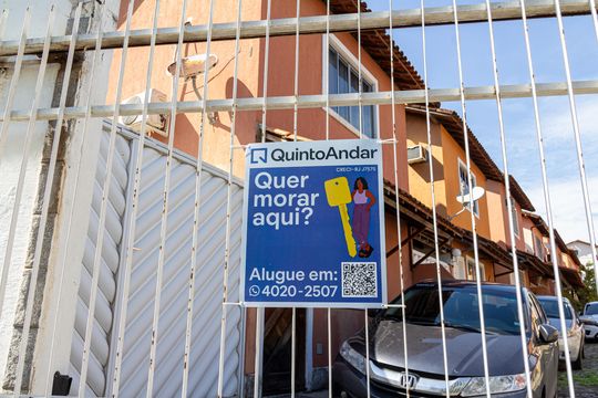 Placa Instalada em 06/03/2026 com o código 1PRJ950-197 de casa de condomínio para alugar com 2 quartos, 71m² em Campo Grande, Rio de Janeiro