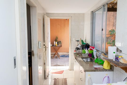 Cozinha de casa de condomínio para alugar com 2 quartos, 71m² em Campo Grande, Rio de Janeiro