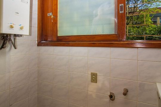 Lavanderia  de apartamento para alugar com 2 quartos, 80m² em Vila Ipiranga, Porto Alegre