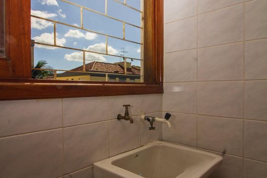 Lavanderia  de apartamento para alugar com 2 quartos, 80m² em Vila Ipiranga, Porto Alegre