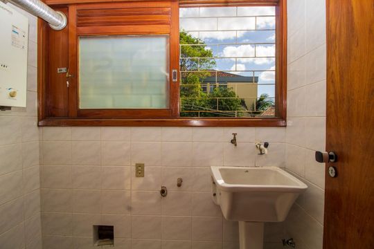 Lavanderia  de apartamento para alugar com 2 quartos, 80m² em Vila Ipiranga, Porto Alegre