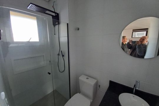 Banheiro de kitnet/studio à venda com 1 quarto, 25m² em Vila Nova, Novo Hamburgo