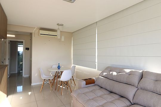 Sala de apartamento à venda com 3 quartos, 68m² em Petrópolis, Porto Alegre