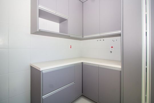 Cozinha  de apartamento para alugar com 2 quartos, 55m² em Jardim Itu, Porto Alegre