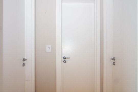 Corredor  de apartamento para alugar com 2 quartos, 55m² em Jardim Itu, Porto Alegre