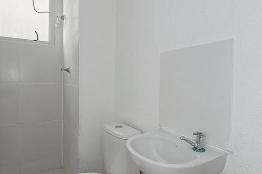 Banheiro de apartamento à venda com 2 quartos, 41m² em Jardim Carvalho, Porto Alegre