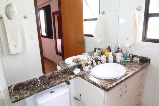 Banheiro da Suíte de apartamento para alugar com 3 quartos, 127m² em Jardim Satélite, São José dos Campos