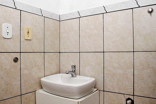 Banheiro de kitnet/studio à venda com 1 quarto, 23m² em Menino Deus, Porto Alegre