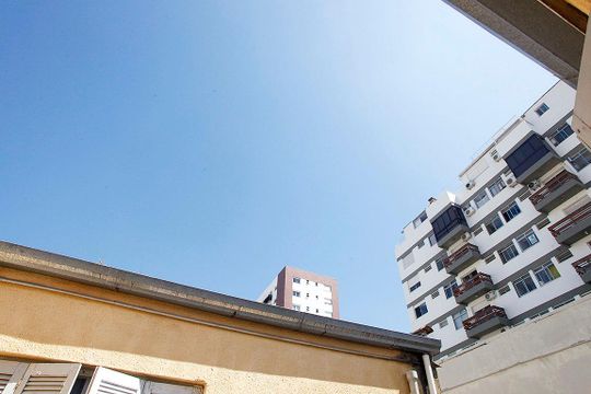 Studio - Sala / Quarto Vista de kitnet/studio à venda com 1 quarto, 23m² em Menino Deus, Porto Alegre