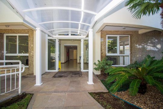 Fachada de apartamento para alugar com 1 quarto, 42m² em Petrópolis, Porto Alegre