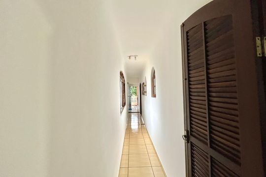 Corredor de casa à venda com 3 quartos, 160m² em Vila Paulista, São Paulo