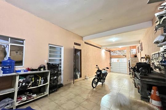 Garagem de casa à venda com 3 quartos, 160m² em Vila Paulista, São Paulo