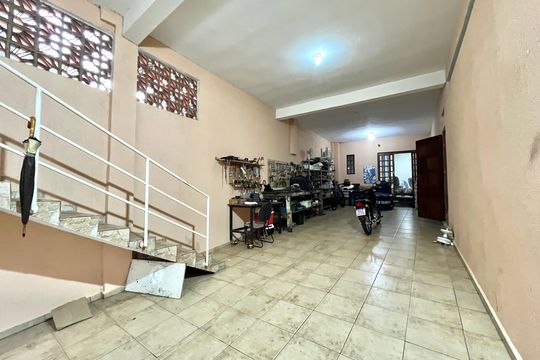 Garagem de casa à venda com 3 quartos, 160m² em Vila Paulista, São Paulo
