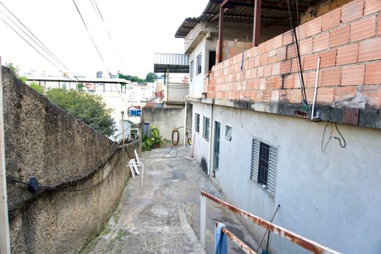 Área comum (Casa 2) de casa para alugar com 6 quartos, 342m² em Concórdia, Belo Horizonte