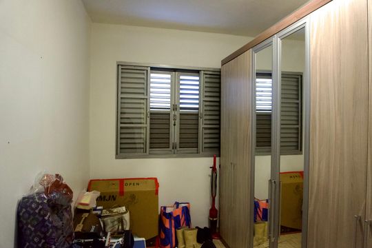 Quarto 1 (Casa 1) de casa para alugar com 6 quartos, 342m² em Concórdia, Belo Horizonte