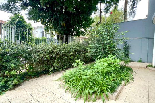 Quintal de casa à venda com 4 quartos, 220m² em Jardim Paulista, São Paulo