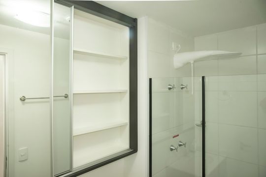 Banheiro de kitnet/studio à venda com 1 quarto, 28m² em Mirandópolis, São Paulo