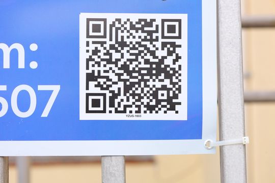 Placa instalada no portão do imóvel - Código da placa: YZUS-1603 de casa à venda com 4 quartos, 273m² em Guaianases, São Paulo