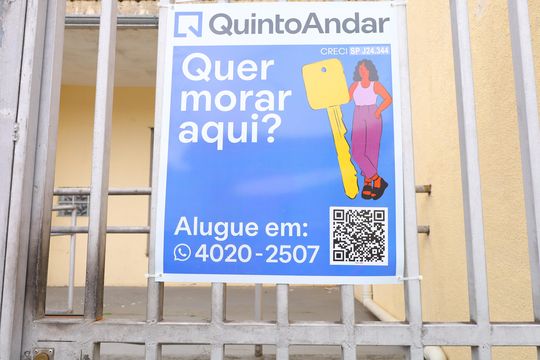 Placa instalada no portão do imóvel - Código da placa: YZUS-1603 de casa à venda com 4 quartos, 273m² em Guaianases, São Paulo