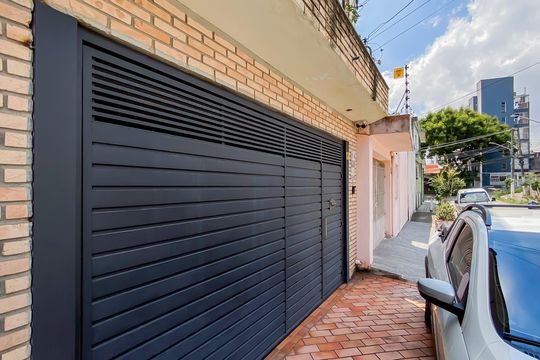 Fachada  de casa à venda com 4 quartos, 250m² em Cidade Líder, São Paulo