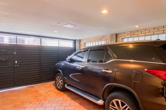 Garagem  de casa à venda com 4 quartos, 250m² em Cidade Líder, São Paulo