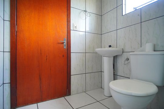 Banheiro de kitnet/studio para alugar com 1 quarto, 70m² em Scharlau, São Leopoldo