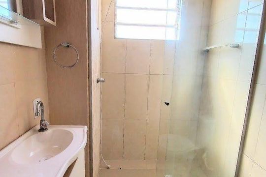 Banheiro de apartamento à venda com 1 quarto, 44m² em Partenon, Porto Alegre