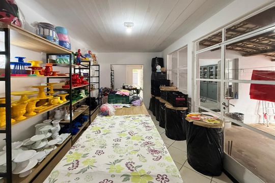 Casa à venda com 3 quartos, 200m² em Santa Helena, Belo Horizonte