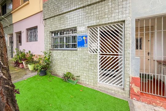 Fachada de casa à venda com 3 quartos, 100m² em Ipiranga, São Paulo