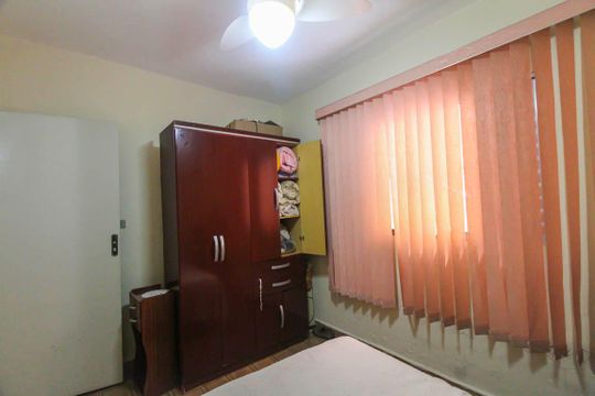 Quarto 2 de casa para alugar com 2 quartos, 11m² em Jardim Santa Teresinha, São Paulo