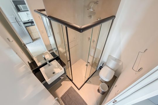 Banheiro de kitnet/studio para alugar com 1 quarto, 25m² em Paraíso, São Paulo