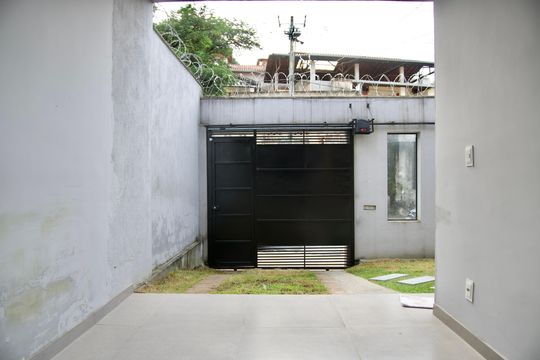 Garagem de casa à venda com 3 quartos, 200m² em Santa Efigênia, Belo Horizonte