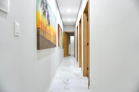 Corredor de casa à venda com 3 quartos, 200m² em Santa Efigênia, Belo Horizonte