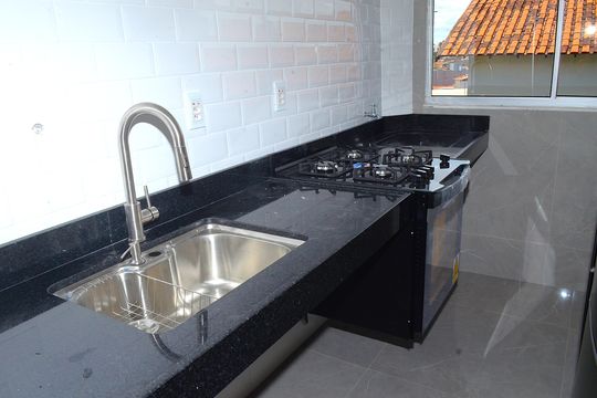Cozinha de apartamento à venda com 2 quartos, 50m² em Vitoria, Belo Horizonte