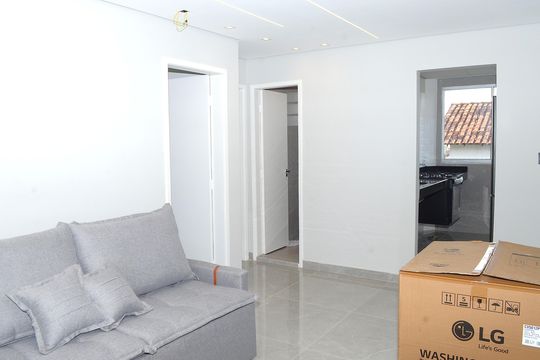 Sala de apartamento à venda com 2 quartos, 50m² em Vitoria, Belo Horizonte