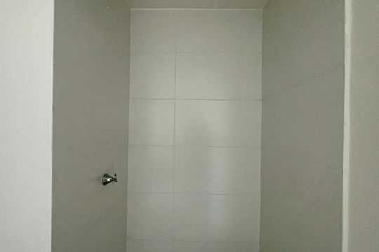 Banheiro da Suíte de kitnet/studio à venda com 1 quarto, 25m² em Pinheiros, São Paulo