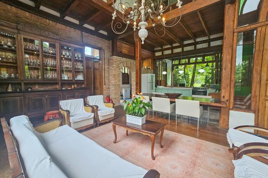 Sala de casa de condomínio para alugar com 4 quartos, 400m² em Vila Santo Antônio, Guarujá