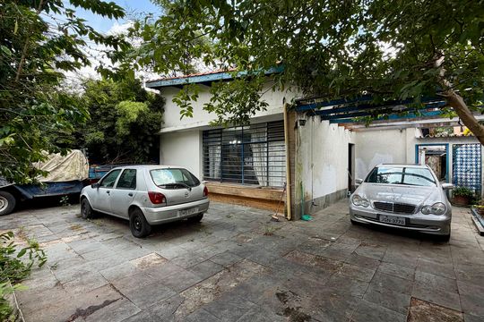 Casa à venda com 3 quartos, 380m² em Vila Pirajussara, São Paulo