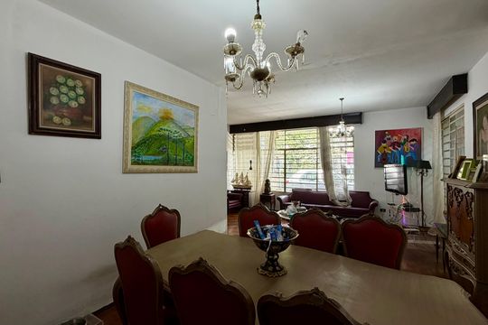 Casa à venda com 3 quartos, 380m² em Vila Pirajussara, São Paulo