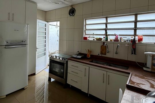Casa à venda com 3 quartos, 380m² em Vila Pirajussara, São Paulo