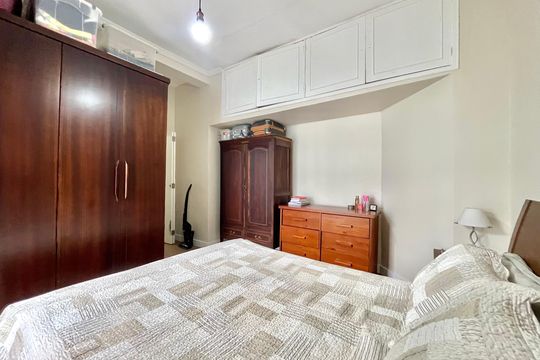 Suite de casa à venda com 3 quartos, 378m² em Cidade Vargas, São Paulo