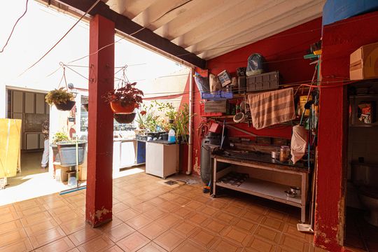 Quintal de casa à venda com 2 quartos, 125m² em Jardim Fernandes, São Paulo